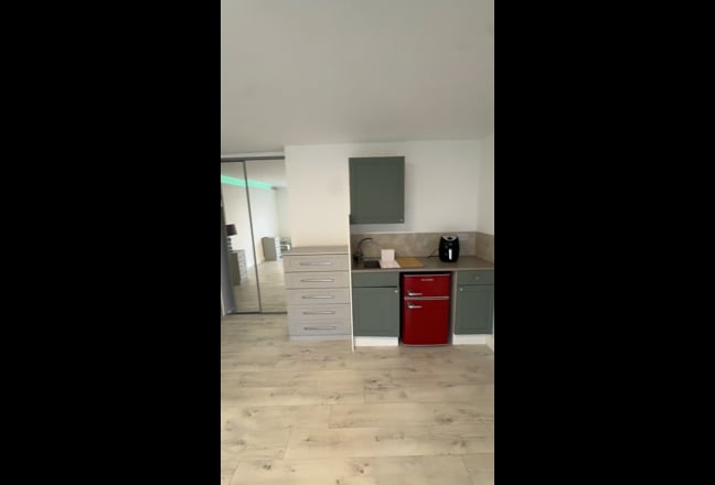 Ensuite Studio with Kitchenette Main Photo