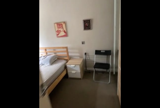 Large Double Room in Christian Home 10 min to Tube Main Photo
