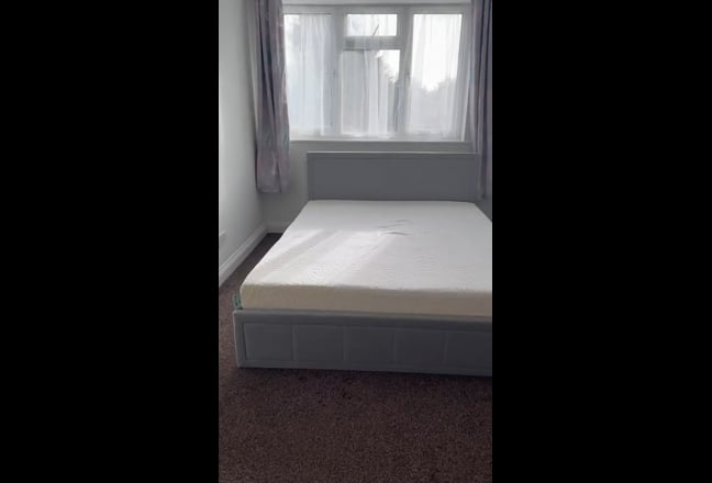 🌸 2 Rooms Available in Family Home – SL3 |🌸 Main Photo