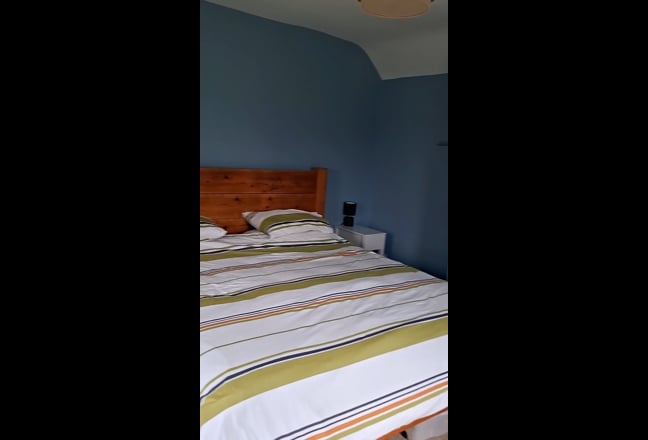 Waywick-BS24: Large spacious bedroom with en-suite Main Photo