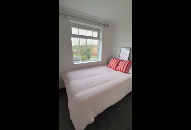 🏡Newly Refurbed Room Ready for YOU! Main Photo