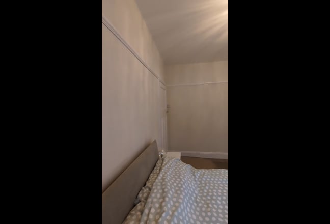 Room to rent in professional flat in high Heaton Main Photo