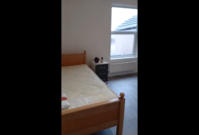 Good sized Room Main Photo