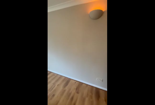 5 minute drive from Terminal 4 Main Photo