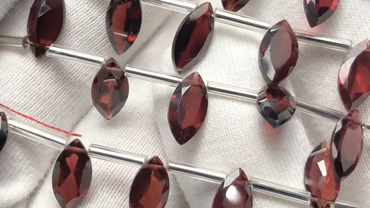 宝石質モザンビーク産ガーネット AAA マーキス ファセットカット10×5mm 