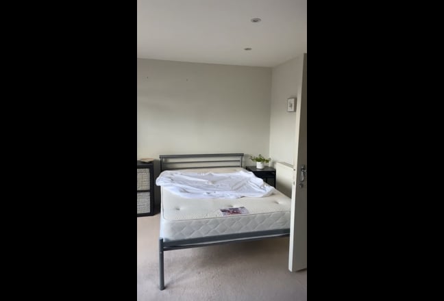 HUGE Wimbledon Room Available  - Kitchen/Balcony  Main Photo