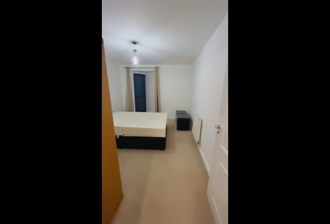 Double OR En-suite Room in Top-Floor 3-Bed Flat  Main Photo