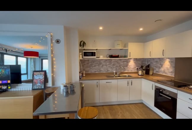 Double room/en-suite/Paintworks near City Centre  Main Photo