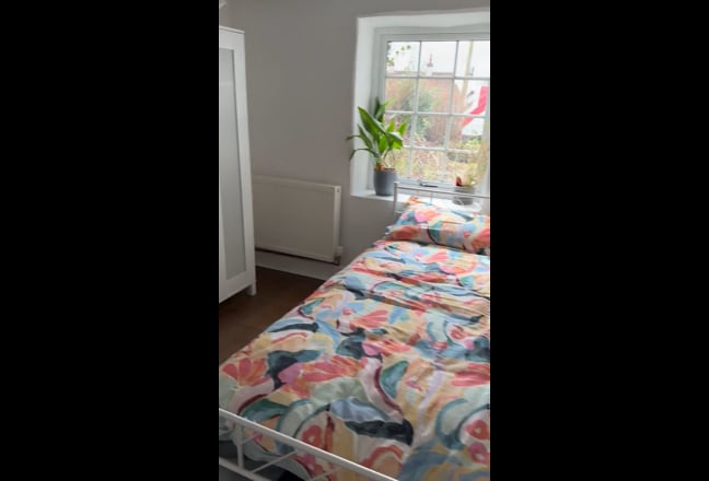 Furnished double bedroom with en suite  Main Photo