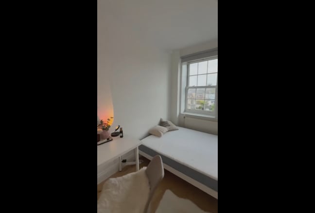 Bedroom in a Prime Location–Super Convenient Livin Main Photo