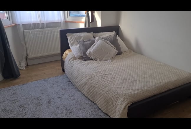 Huge dbl & private bath / housesharer+ garden Main Photo