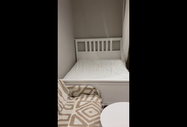 Studio flat available (all bill, council tax incl) Main Photo