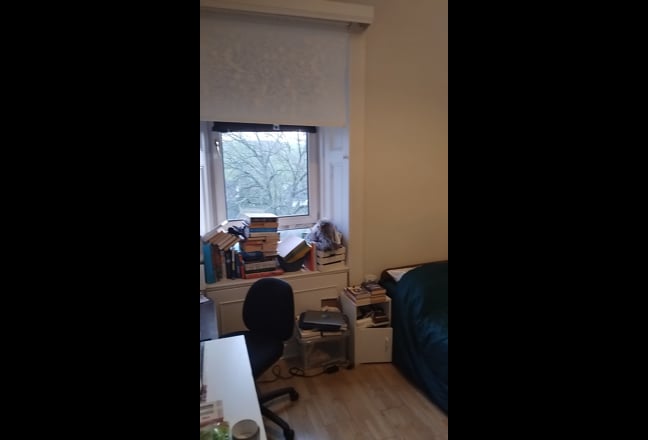 Double bedroom in shared flat Main Photo