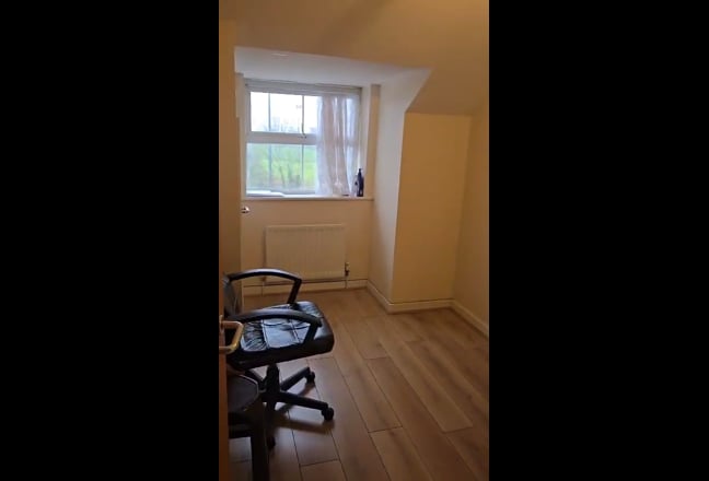 Single bedroom Main Photo