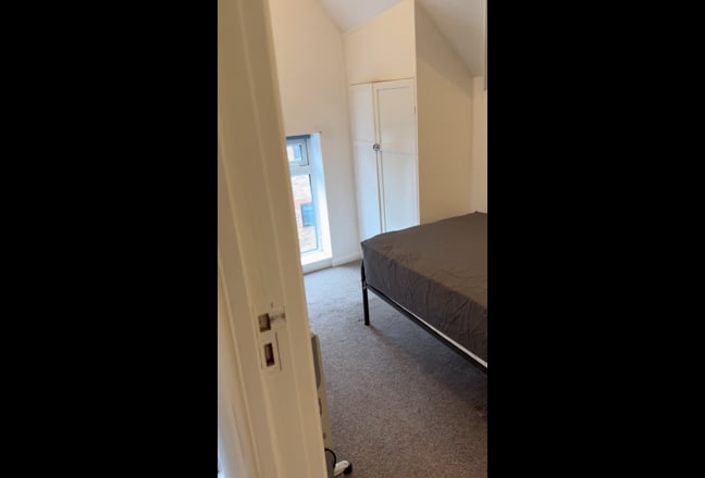 Single Room Available for Rent Main Photo