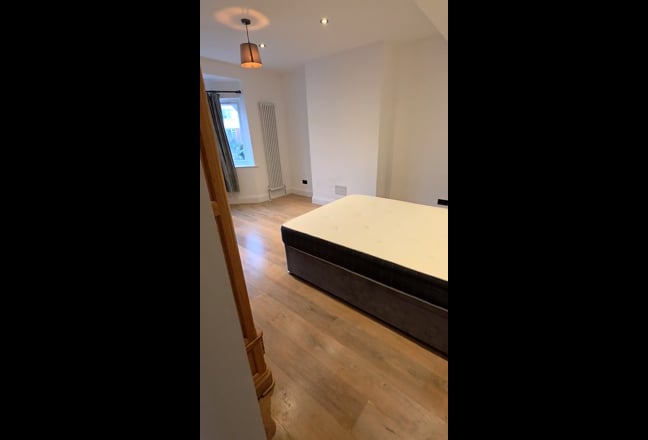 Luxury room opposite Beckenham Hill station Main Photo