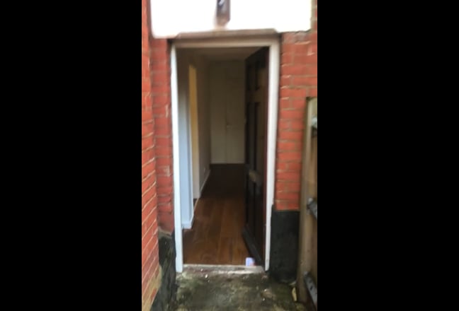 Double room en-suite/studio, council tax band B Main Photo