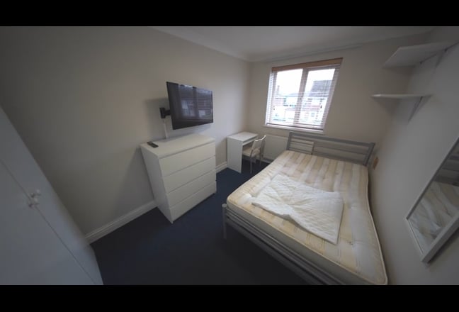 Bright Double Rooms in 7-Bed HMO Main Photo