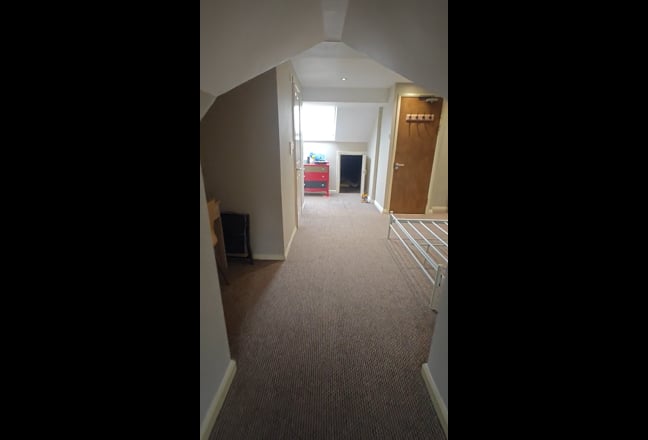 Large En-suite Double Room &pound;550/month - No Deposit Main Photo