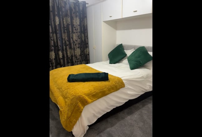 Newly refurbished double bedroom- Bills included  Main Photo