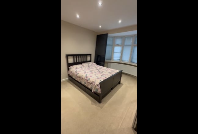 47WG - Immaculately presented 3-bedroom house TW7 Main Photo