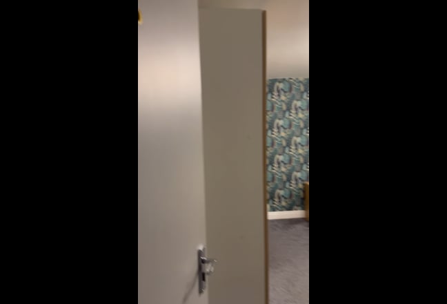 Stunning newly furnished 8 bedroom house Main Photo