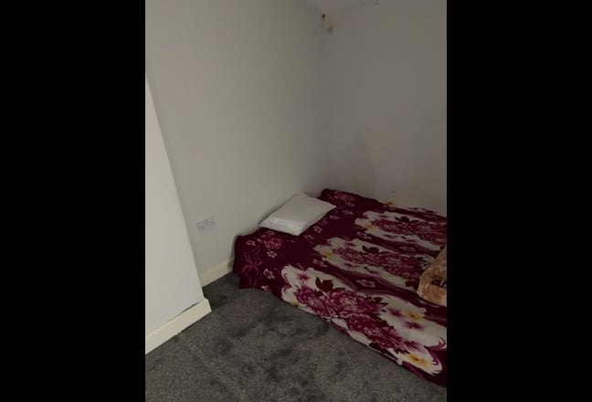 Large Double Bedroom  Main Photo