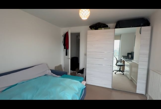 990 (bills included) low deposit river Thames view Main Photo