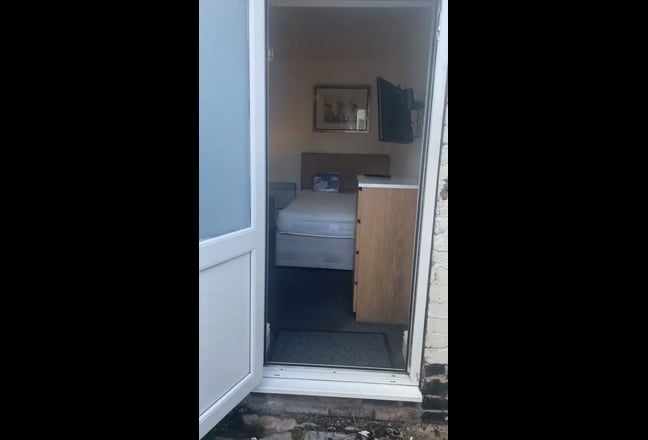 WATCH VID! Studio*Nr Stoke Hosp*Parking*Short Lets Main Photo