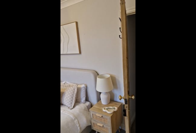 Large Double Room Available - Some Included  Main Photo