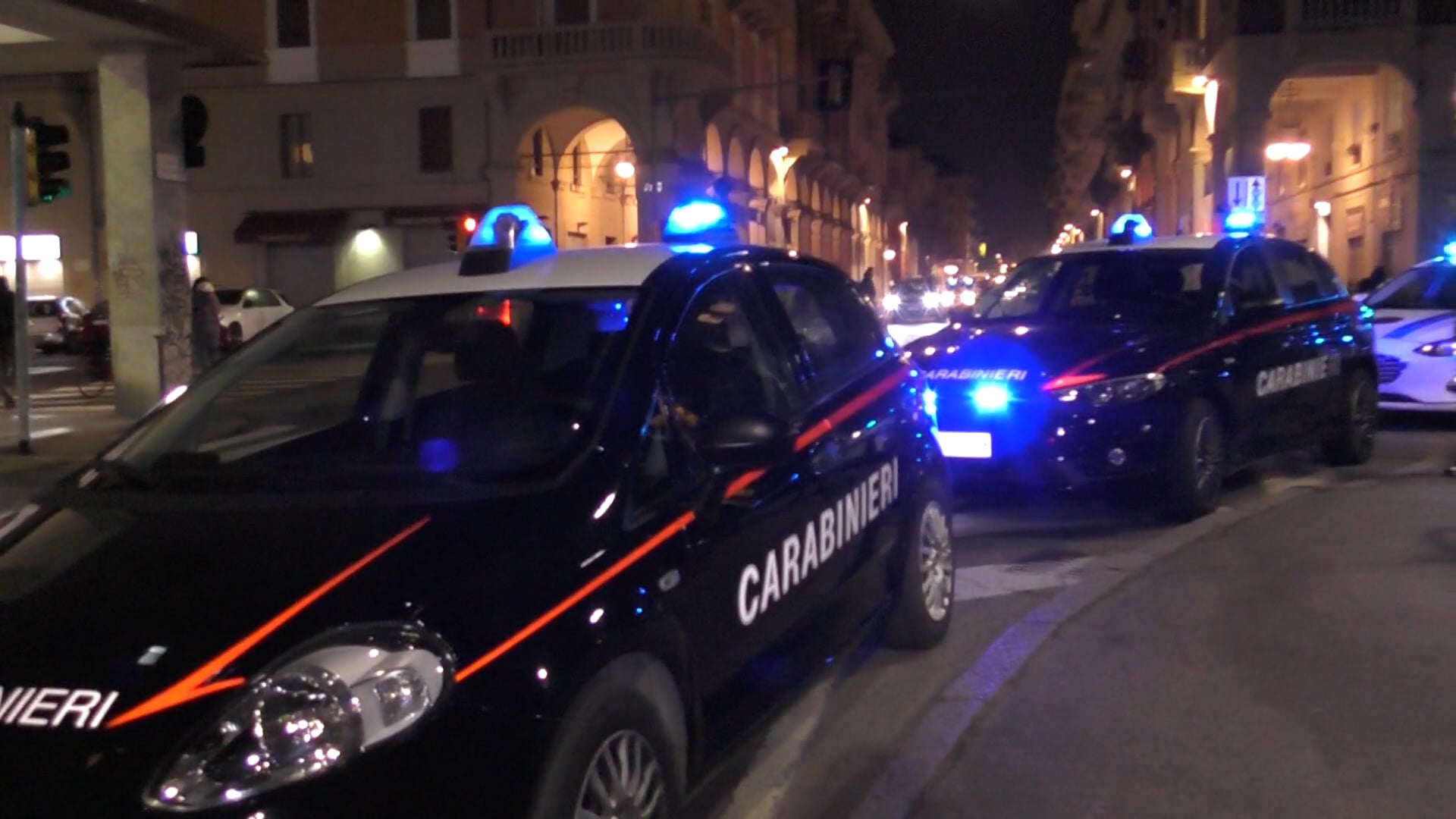 Rapina nel cuore della Bolognina: donna aggredita e derubata, il bandito scappa con la borsa