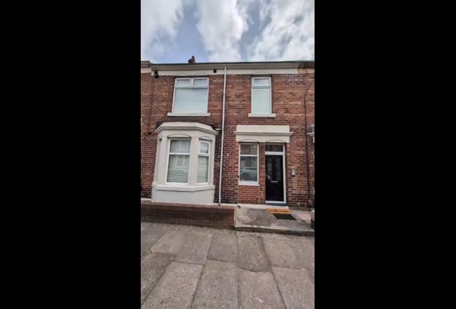 Cozy ensuite room bills included &pound;625-/ Ground Flr Main Photo