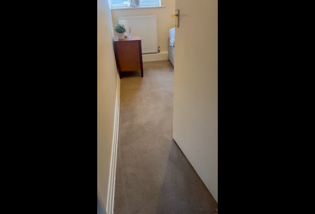 Single room in town Main Photo