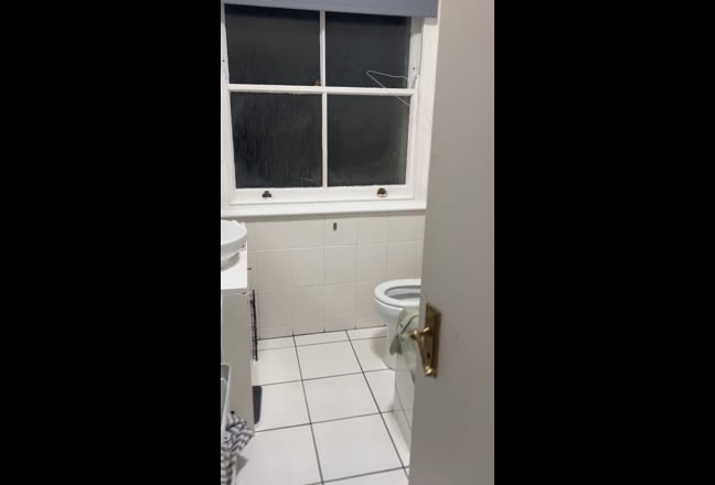 Double bedroom in the heart of Clapham Main Photo