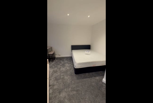 Double en-suits in heart of Roehampton  Main Photo