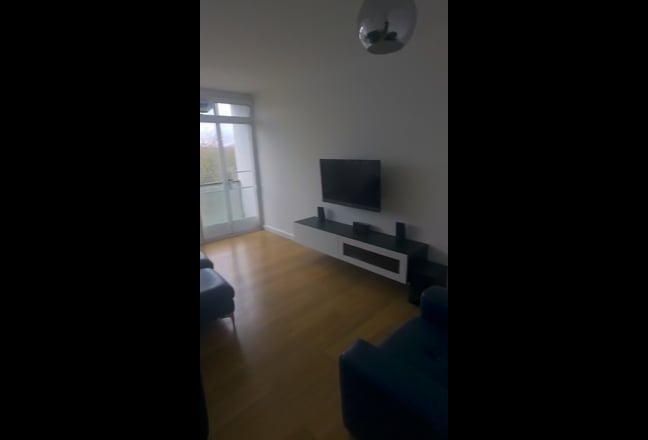 Large double room in modern Putney flat  Main Photo