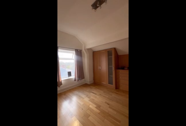 Bright 3-Bed House with Garden & Parking – Swinton Main Photo