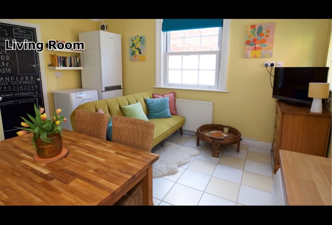 Beautiful light room in a house share  Main Photo