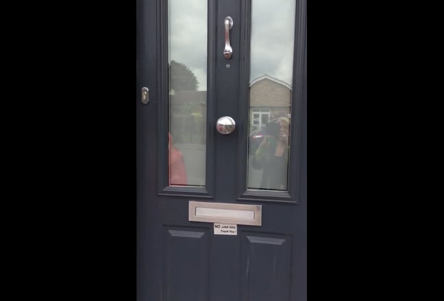 Addlestone - Lovely  Room in a Shared  House Main Photo