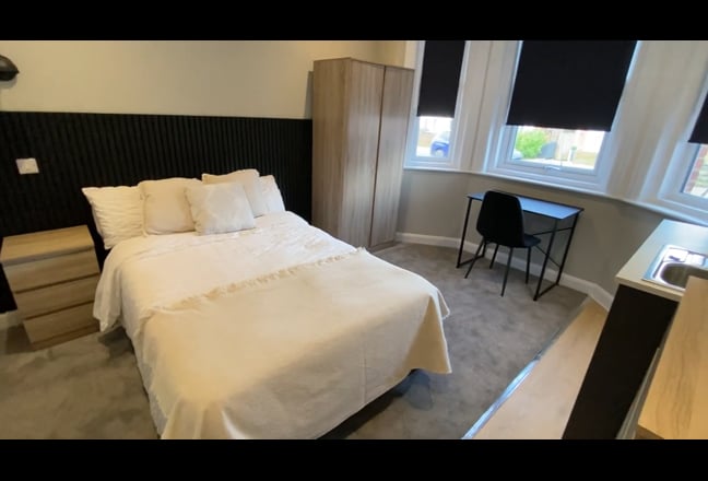 🔥Chic & Fresh - En-Suite Room With Kitchenette🔥 Main Photo