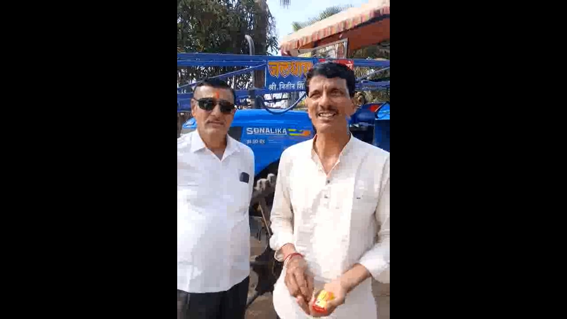 प्रगतशिल शेतकरी व कडेगांव नगरपंचायतीचे माजी नगरसेवक यांनी बुम स्प्रे मशीन (औषध फवारणी मशीन) घेतले