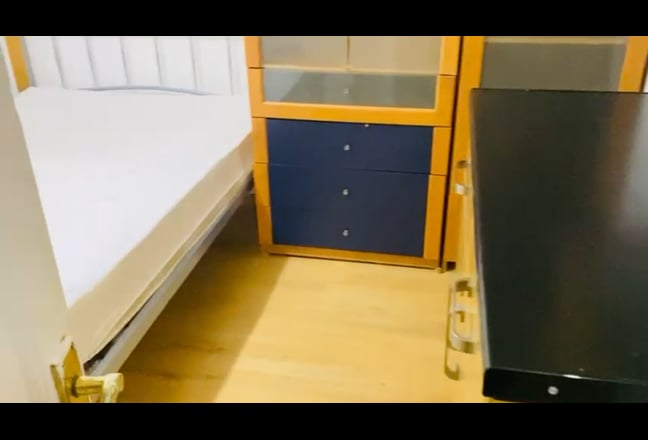 Double Room with Own Kitchenette Facilities – UB6 Main Photo