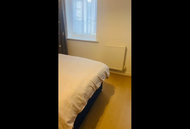 Nice double bedroom top floor Main Photo