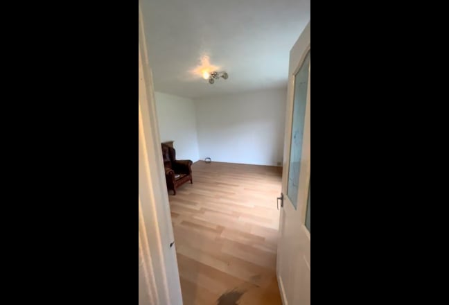 Short-Term Room Lets in Dudley | No Deposit Needed Main Photo