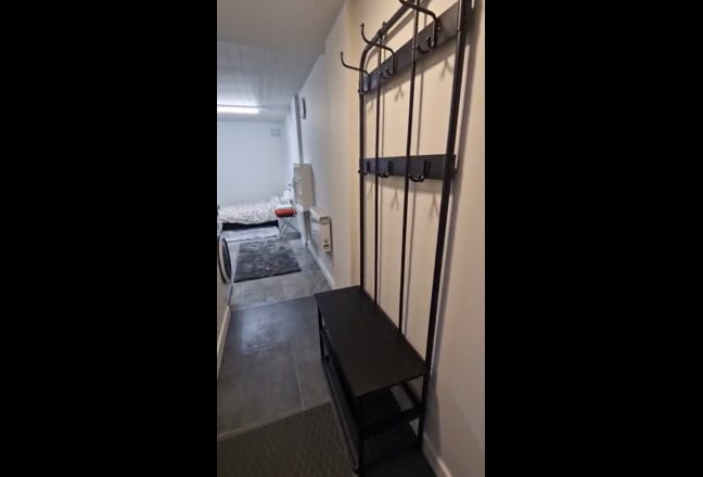 NEW Single Bed Studio, Kitchenette and Shower Room Main Photo