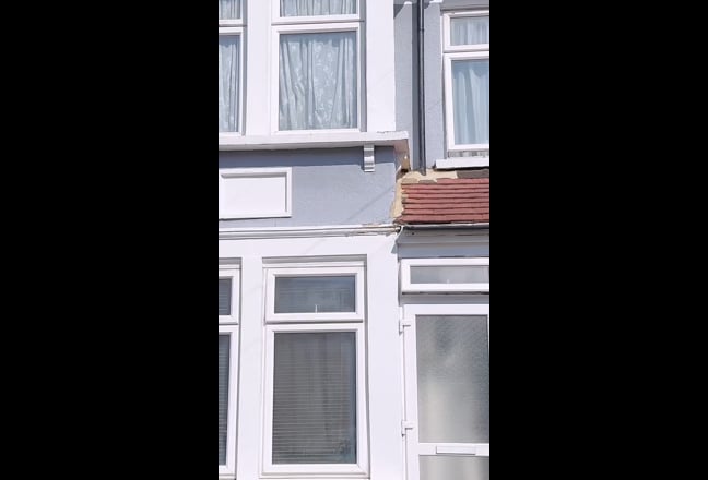 5 min walk to station, bills inc, Master Room Main Photo