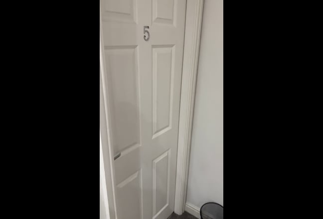 Room available in Headingley – bills included  Main Photo