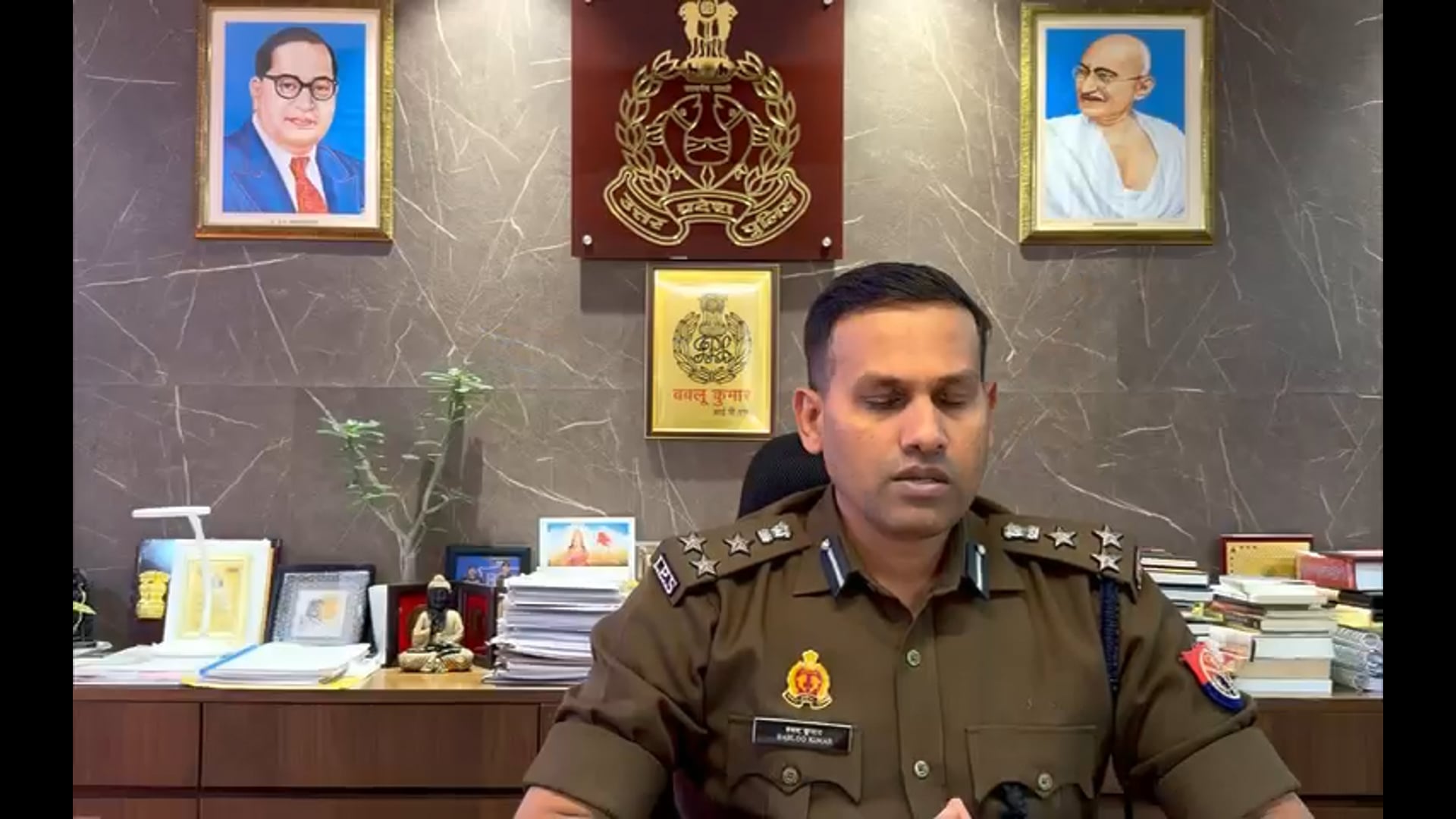 ▶️.....Lko Big Breaking 

राजधानी लखनऊ में शब-ए-बारात के अवसर पर लखनऊ पुलिस कमिश्नरेट द्वारा सुरक्षा के अभूतपूर्व प्रबंध के सम्बन्ध में संयुक्त पुलिस आयुक्त कानून एवं व्यवस्था द्वारा दी गयी बाइट!!