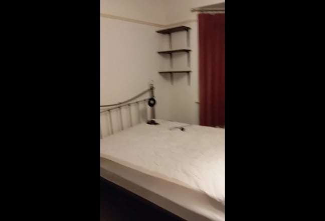 Room in a beautiful house, in a great location. Main Photo