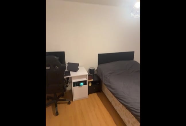 Short term let Parkhead Main Photo